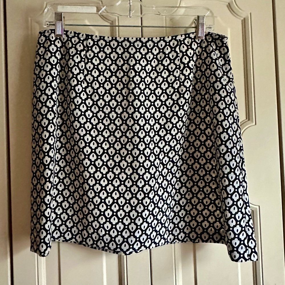Express Black and White lightweight Patterned Skirt Size 13/14